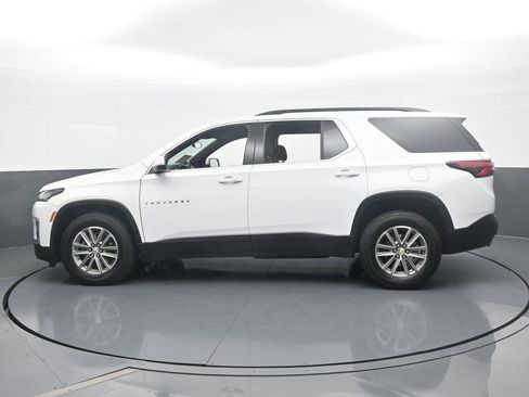 Used 2023 Chevrolet Traverse LT image 3