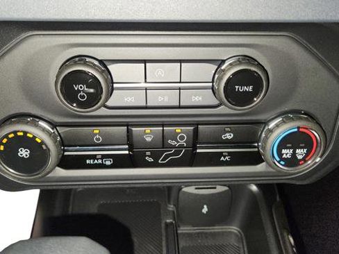 New 2025 Ford Bronco Base image 17