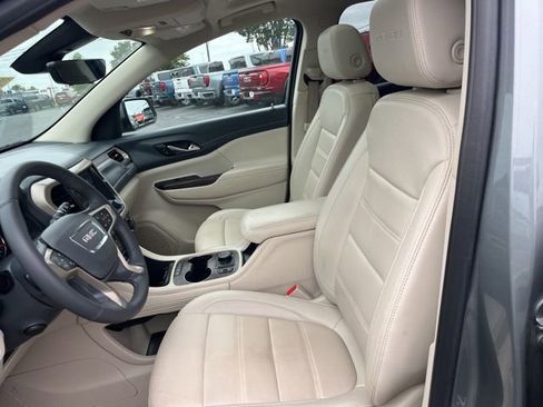 Used 2023 GMC Acadia Denali w/ Denali Ultimate Package AWD/4WD image 8