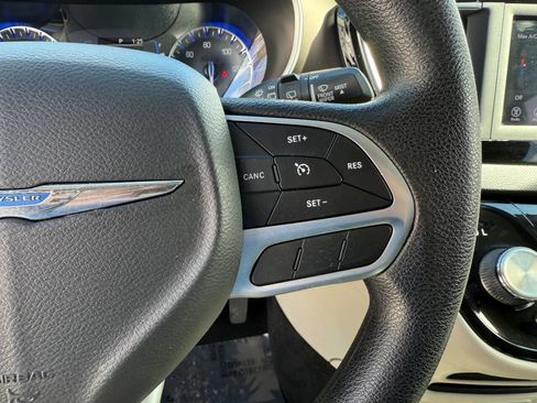 Used 2020 Chrysler Voyager Lxi image 16