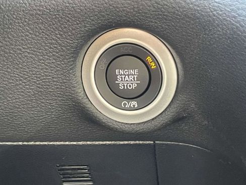 New 2026 Chrysler Pacifica Select image 36