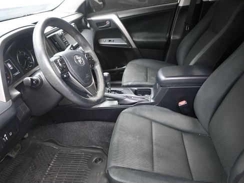 Used 2018 Toyota RAV4 LE FWD image 12