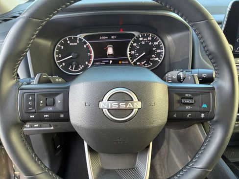 Used 2025 Nissan Rogue SV image 30