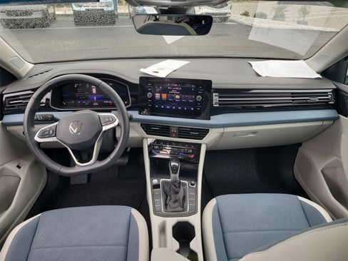 Certified 2025 Volkswagen Jetta SE image 13