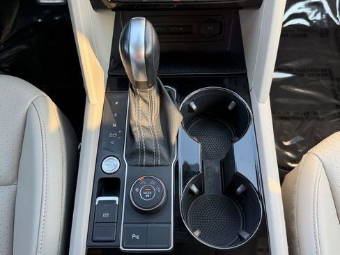 Used 2022 Volkswagen Atlas SEL R-Line image 11