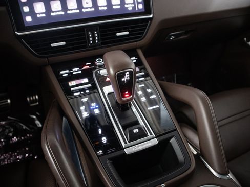 Used 2022 Porsche Cayenne Turbo S AWD/4WD image 18