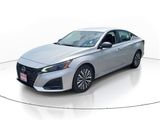 Used 2024 Nissan Altima 2.5 SV image 3