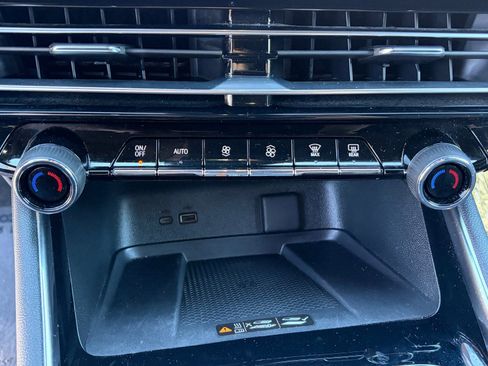 Used 2024 Chevrolet Traverse RS image 19