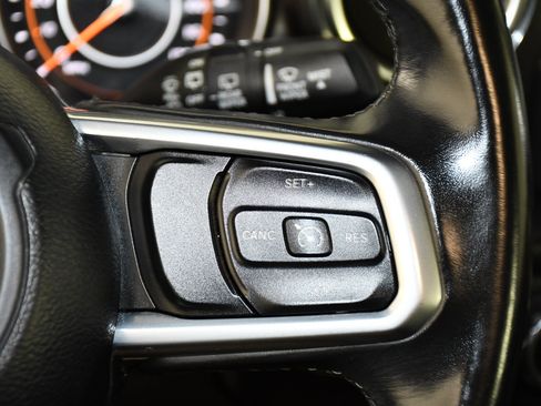 Used 2020 Jeep Wrangler Unlimited Sahara AWD/4WD image 23