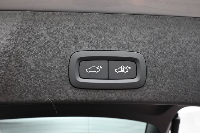 Used 2024 Volvo XC40 B5 Plus AWD/4WD image 30