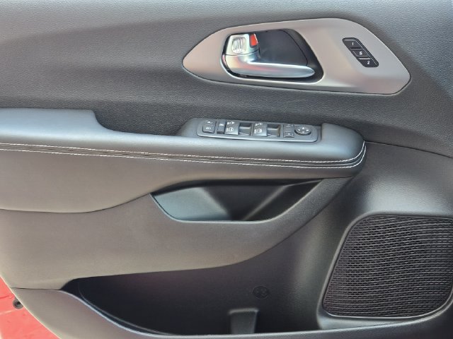 New 2027 Chrysler Pacifica Select FWD image 18