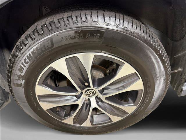 Used 2022 Toyota Highlander XLE FWD image 21