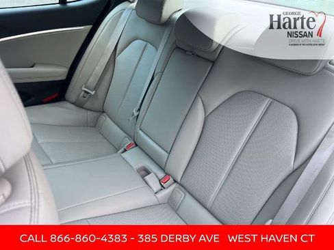 Used 2023 Genesis G70 2.0T image 13