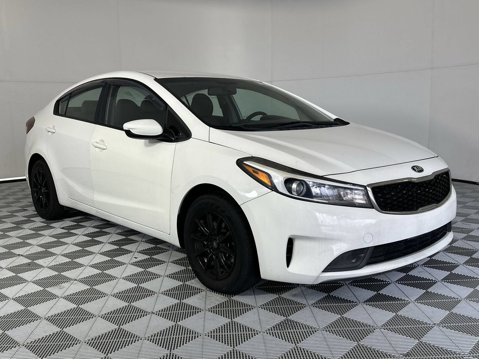 Used 2017 Kia Forte LX FWD image 2