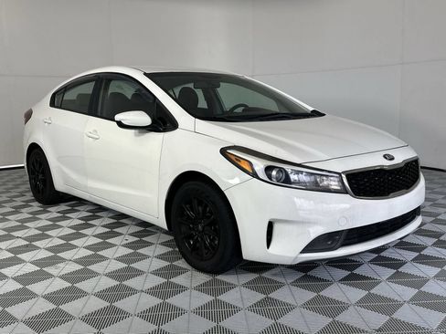 Used 2017 Kia Forte LX FWD image 2