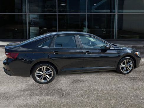 Used 2024 Volkswagen Jetta SE FWD image 8
