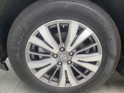 Used 2018 Nissan Pathfinder S image 31