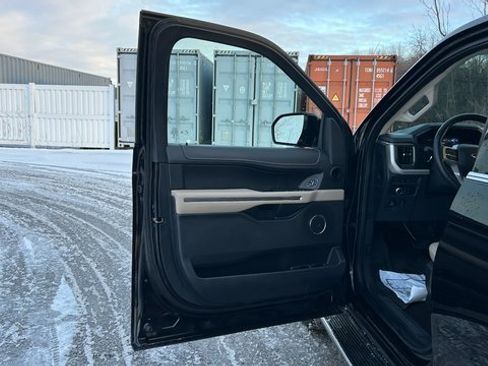 Used 2022 Ford Expedition XLT image 12
