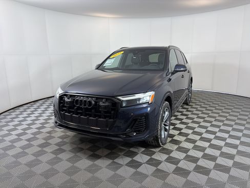 Certified 2025 Audi Q7 2.0T Premium w/ Convenience Plus Package image 2