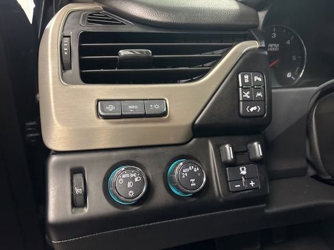 Used 2020 GMC Yukon Denali w/ Denali Premium Package AWD/4WD image 18