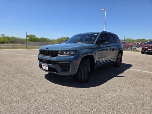 New 2026 Jeep Grand Cherokee Limited AWD/4WD image 3