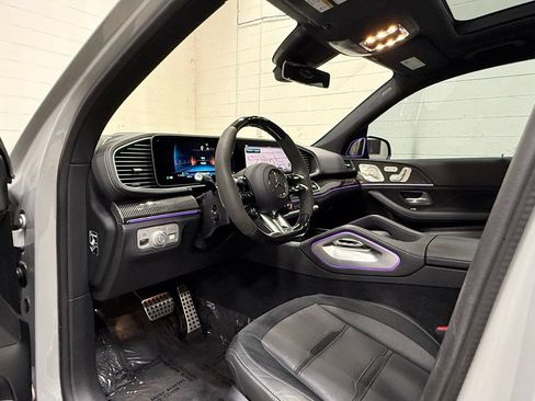 Used 2025 Mercedes-Benz GLS 63 AMG 4MATIC image 31