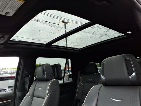 Used 2024 Cadillac Escalade Premium Luxury w/ Performance Package AWD/4WD image 18