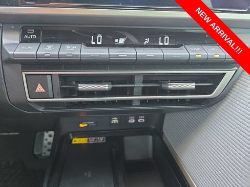 Used 2025 Toyota Camry SE AWD/4WD image 22