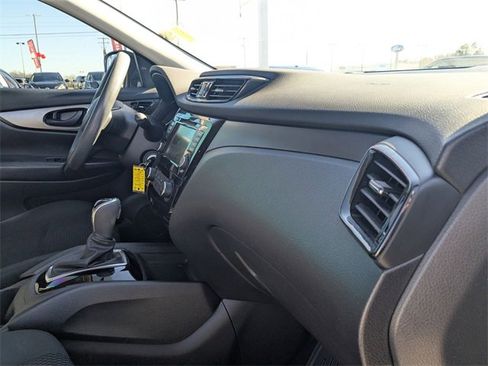 Used 2021 Nissan Rogue Sport S image 34