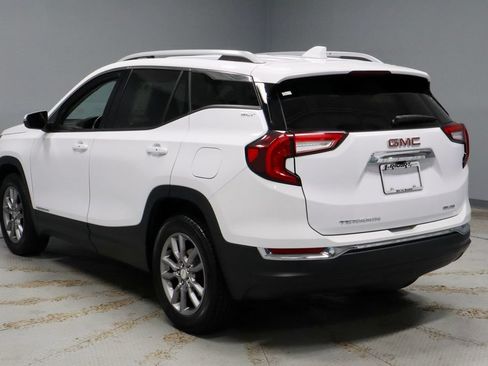 Used 2024 GMC Terrain SLT AWD/4WD image 9