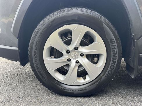 Certified 2022 Toyota RAV4 LE image 9