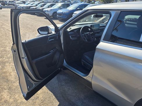 Used 2024 Mitsubishi Outlander SE image 36