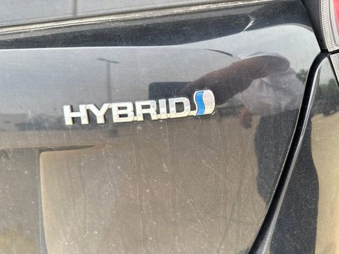 Used 2016 Toyota Prius Three w/ Advanced Technology Package FWD image 18