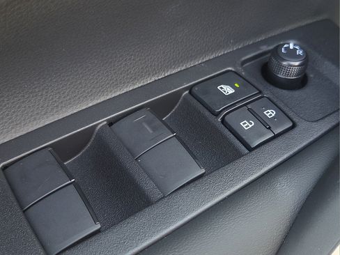 Used 2026 Toyota Corolla XLE FWD image 18