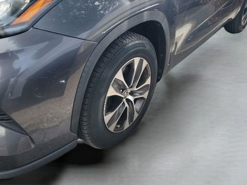 Used 2020 Toyota Highlander XLE FWD image 7