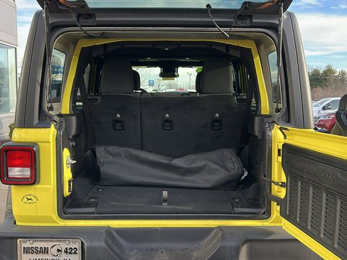Used 2024 Jeep Wrangler Sport S image 7