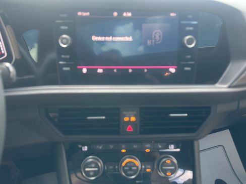 Used 2020 Volkswagen Jetta SEL FWD image 22