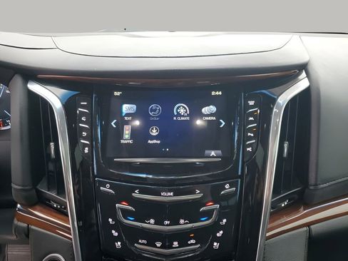 Used 2017 Cadillac Escalade Luxury image 41