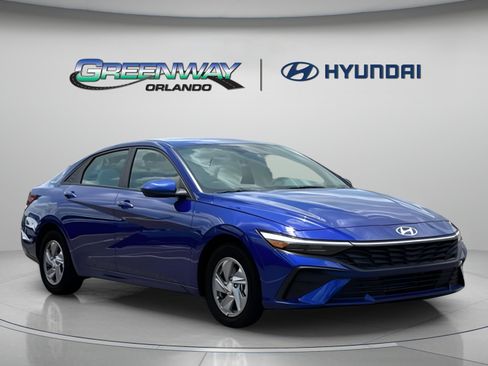 Certified 2025 Hyundai Elantra SE FWD image 4