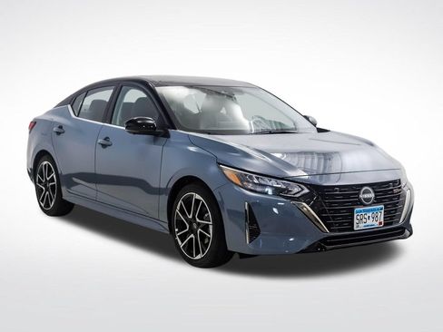 Used 2025 Nissan Sentra SR w/ SR Premium Package FWD image 7