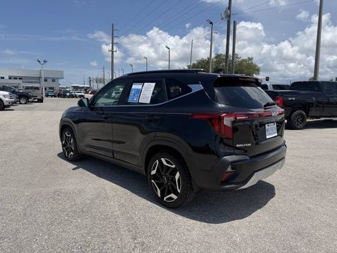 Used 2024 Kia Seltos SX w/ SX Sunroof Package AWD/4WD image 7