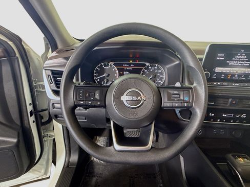 Used 2023 Nissan Rogue SV image 13