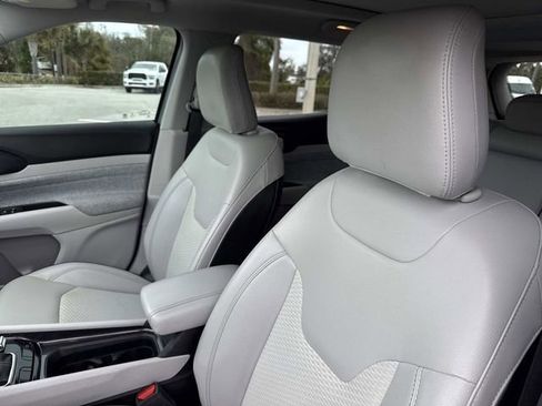 Used 2022 Jeep Compass Latitude w/ Sun and Sound Group image 20