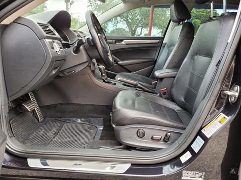 Used 2018 Volkswagen Passat 2.0T S image 4