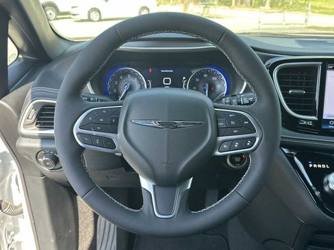 New 2026 Chrysler Pacifica Select image 28