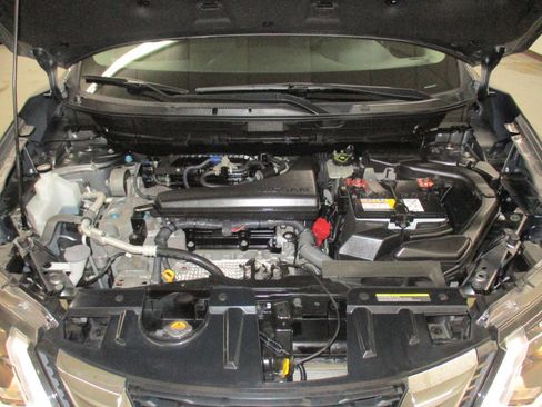 Used 2020 Nissan Rogue SV image 11