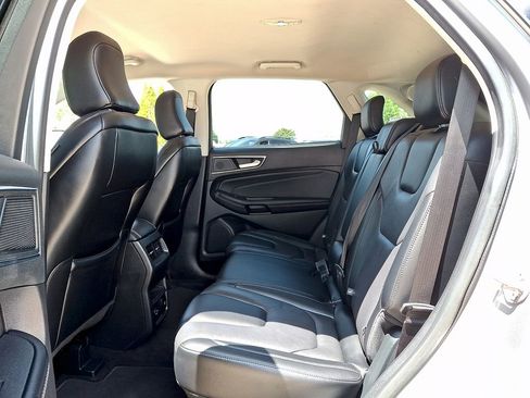 Used 2022 Ford Edge Titanium AWD/4WD image 10