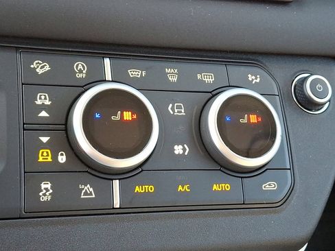 Used 2025 Land Rover Defender 110 S image 25