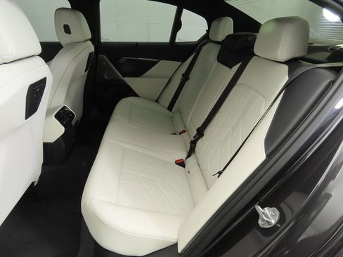 Certified 2024 BMW i5 eDrive40i w/ Executive Package image 21