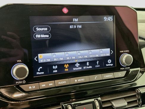 Used 2025 Nissan Pathfinder SV AWD/4WD image 21